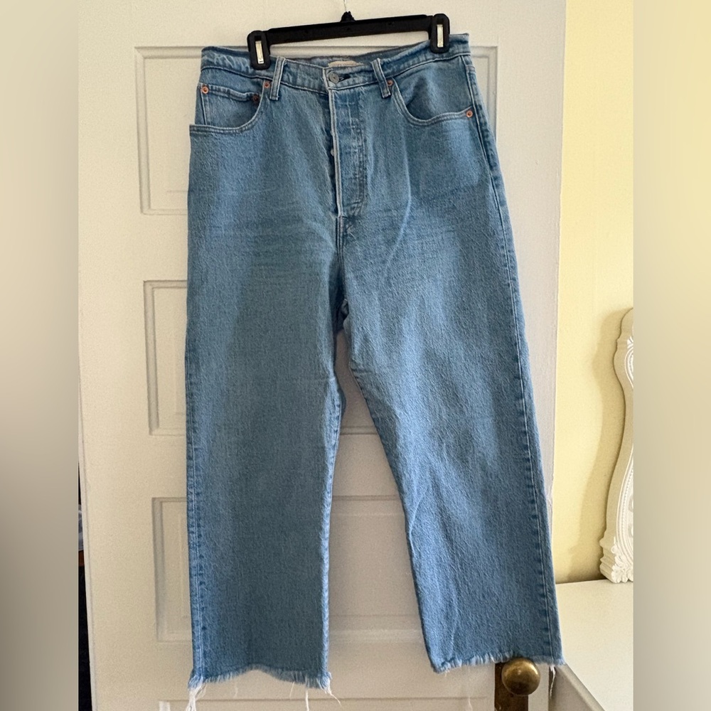 Levi’s ribcage Jean with raw hem size 32W x 27